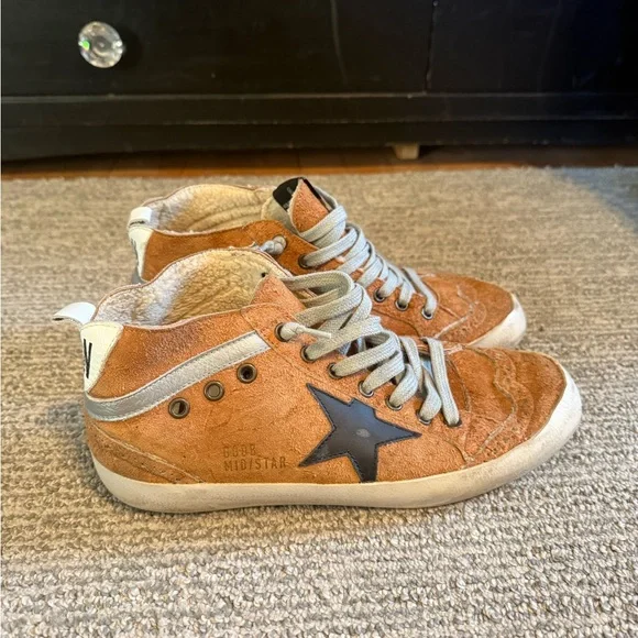 Golden Goose - Picture 1 of 8